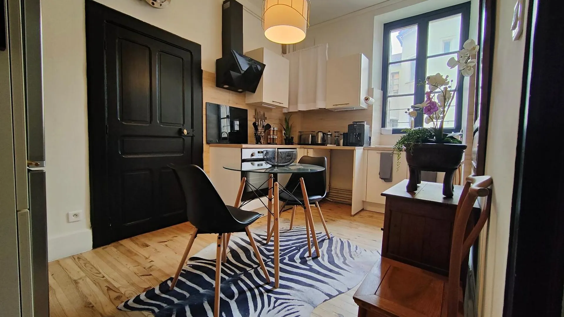 Le Coeur De Cahor! 2 Bedroom Luxury Rental 85M2. 卡奥尔